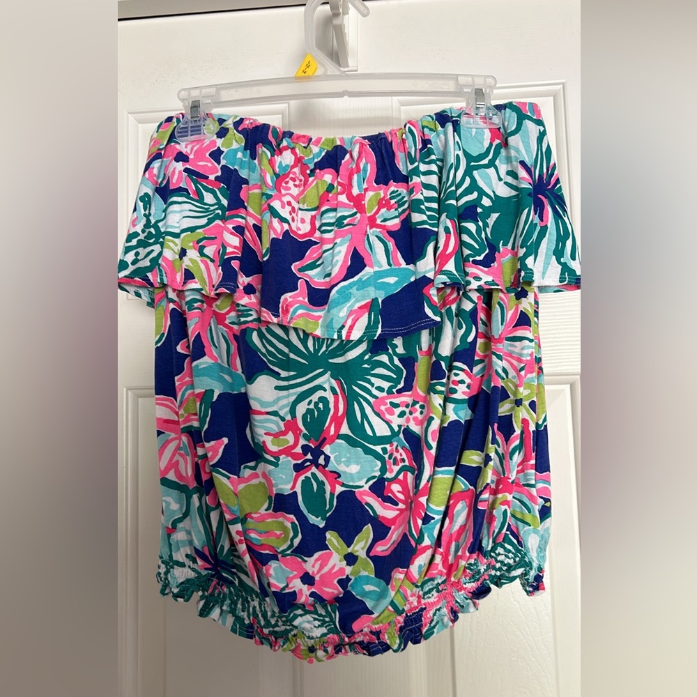 LP strapless top. Measures 15-26 inches with nice nice elastic band sewn in.